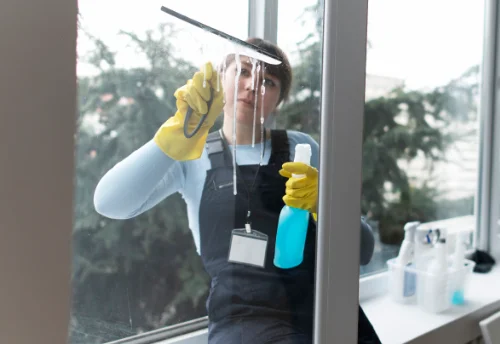 Nettoyage de vitres intérieures et extérieures à Brouilla